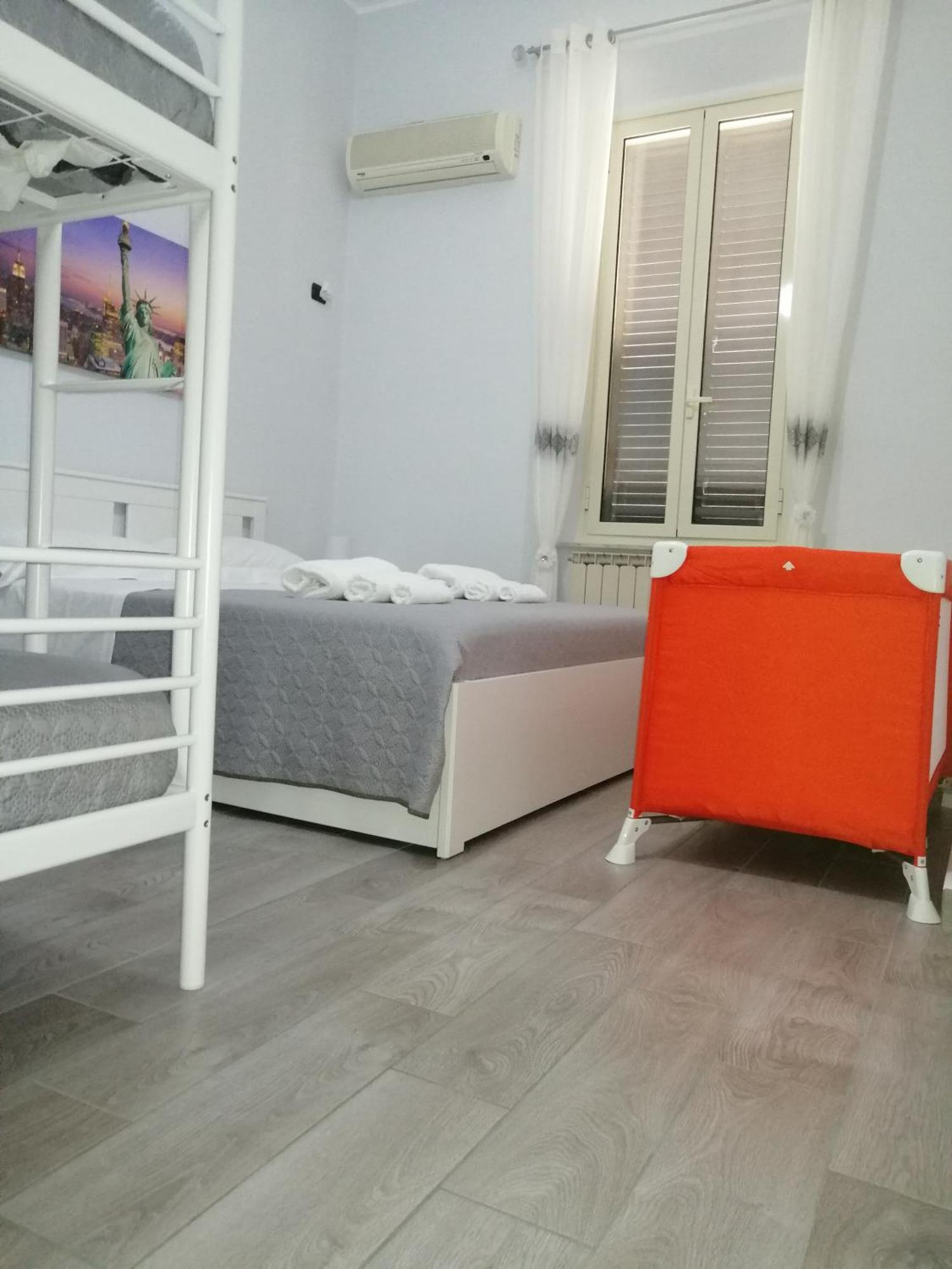 ريجّو دي كالابريا B&B Metropolitan Rc الغرفة الصورة